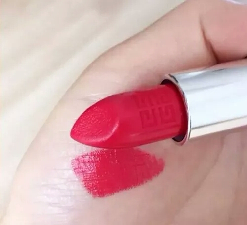 纪梵希新年特别系列女装,纪梵希新年限定2021的质感