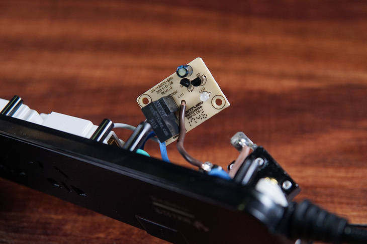 冬季电压不稳真的伤不起抗电涌插座守护电器安全