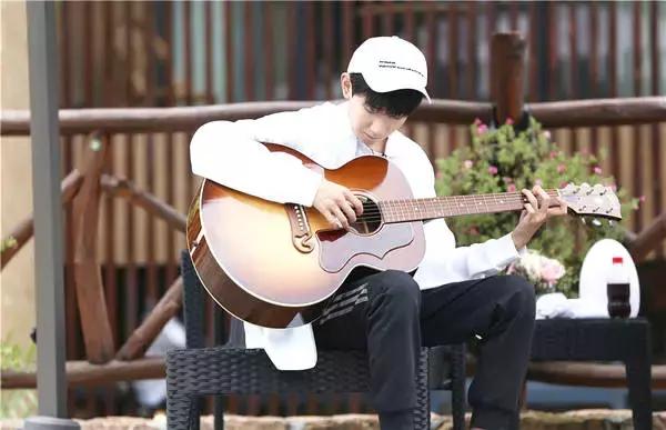 怎样写歌词才能吸引人,如何写出一首好歌