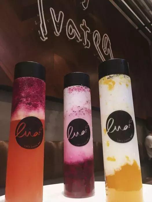 广州奶茶店被挤爆,奶茶店被挤爆