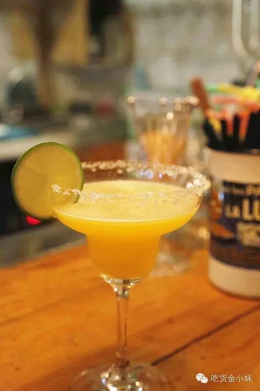 家附近居然藏着这么一家露天餐厅,市中隐藏的特色餐厅