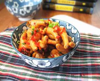 无骨鸡爪爆款榜第一,无骨黑鸡爪超脆