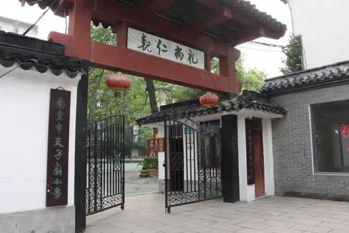 南京鼓楼区芳草园小学学区房价格,南京外国语中学学区房价格是多少