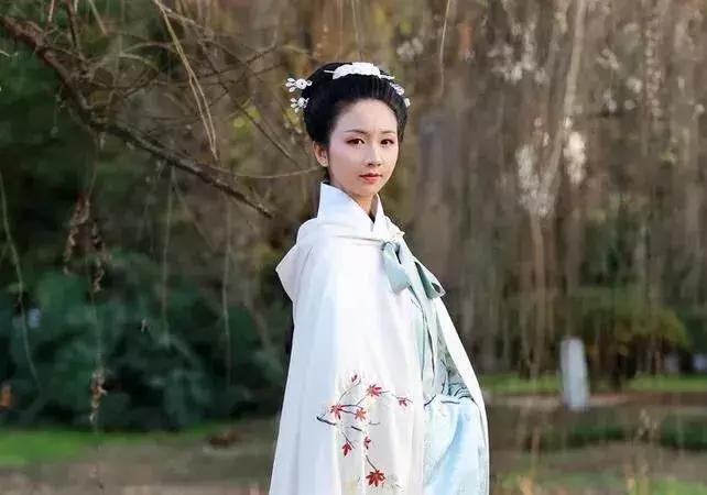 一见钟情诗词,有一种缘分叫一见钟情歌曲