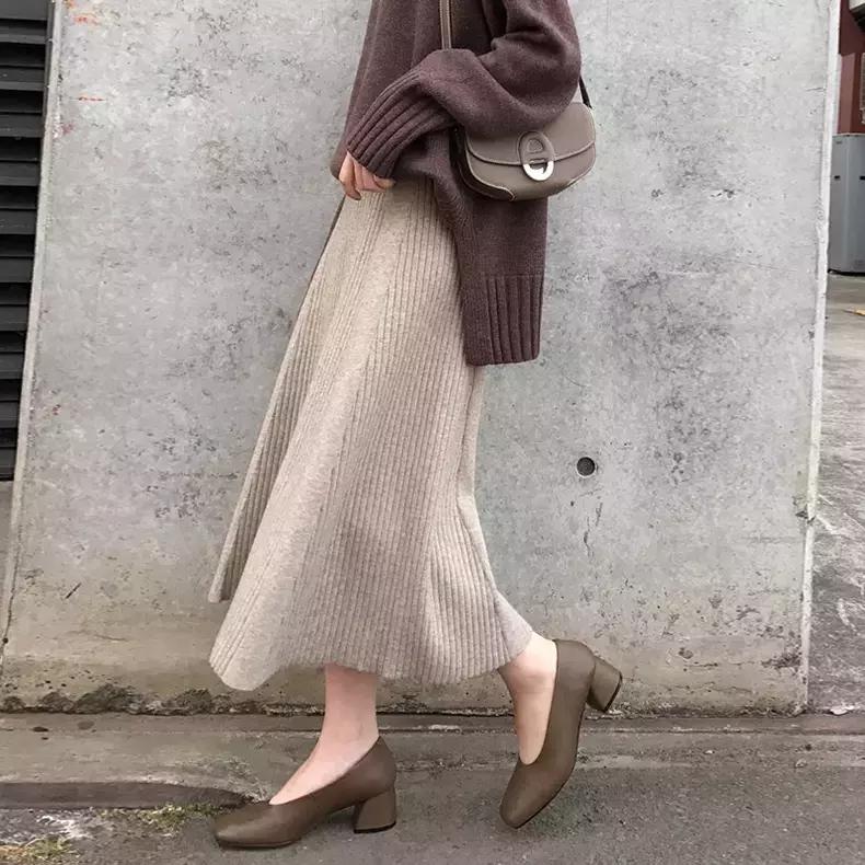 黑色紧身针织半身裙穿搭,高腰针织半身裙搭配什么上衣