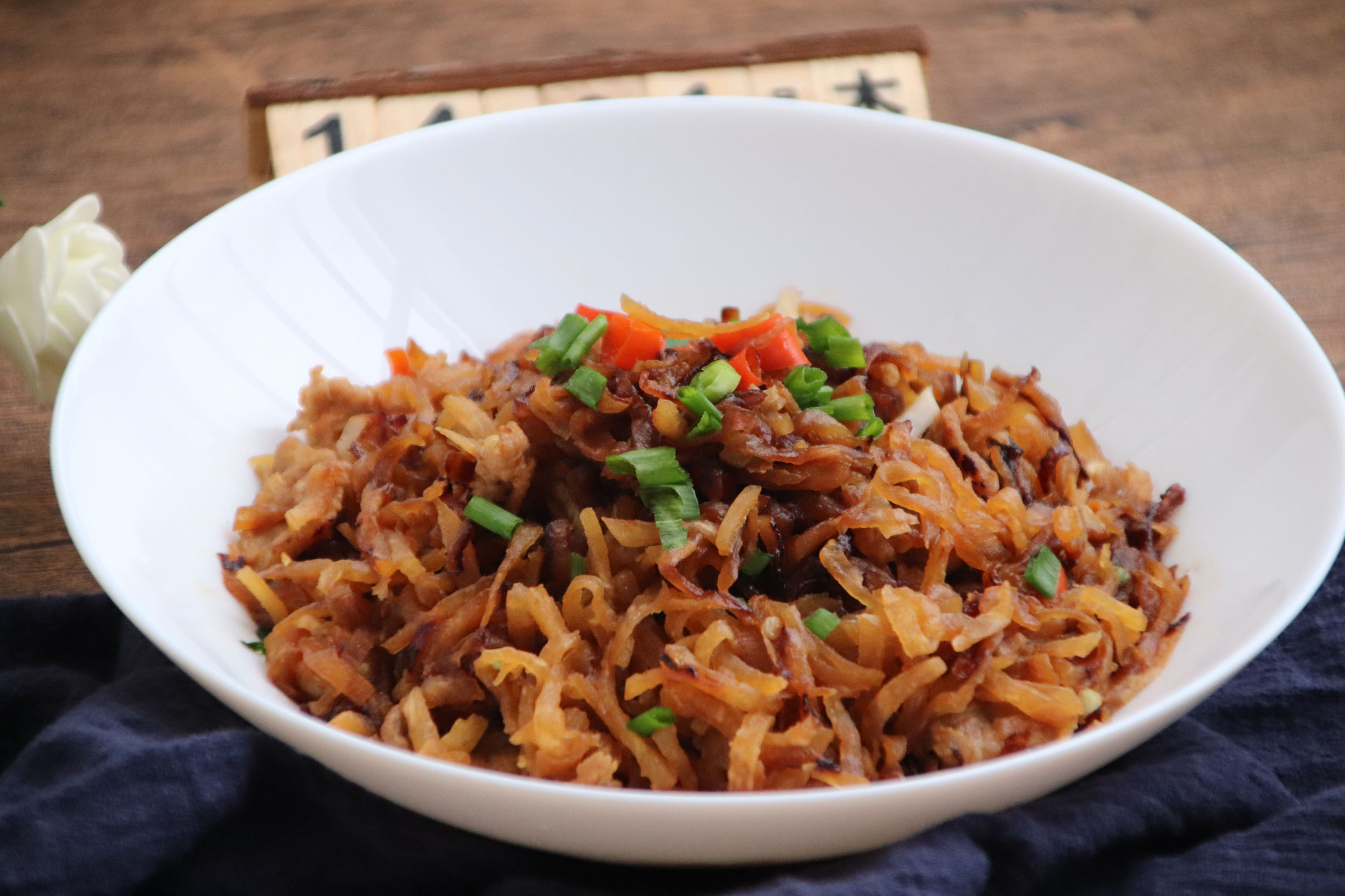 冬天干燥嘴唇容易开裂出血，常吃这蔬菜可有效缓解，好吃还不贵！