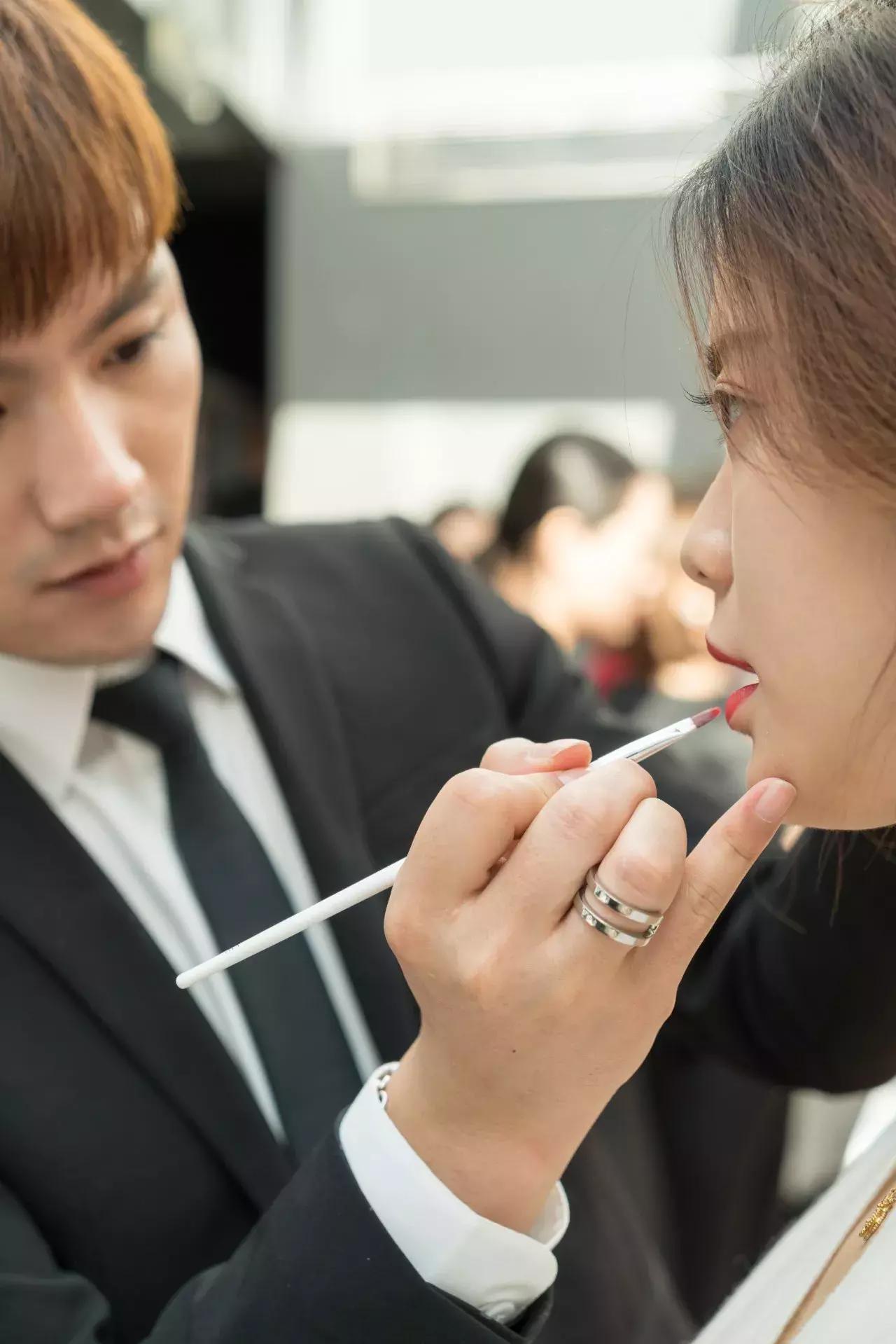 少女梦中挥之不去的彩爆巨人国闪现魔都,仅限3天!