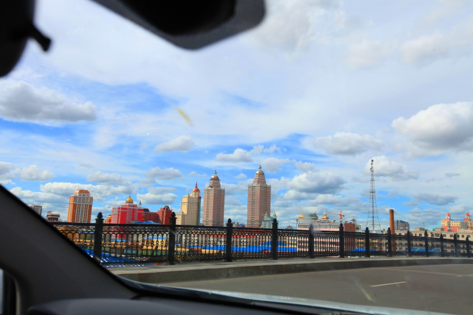 为了看一场正宗俄罗斯热舞表演，我们千里迢迢地来到了满洲里