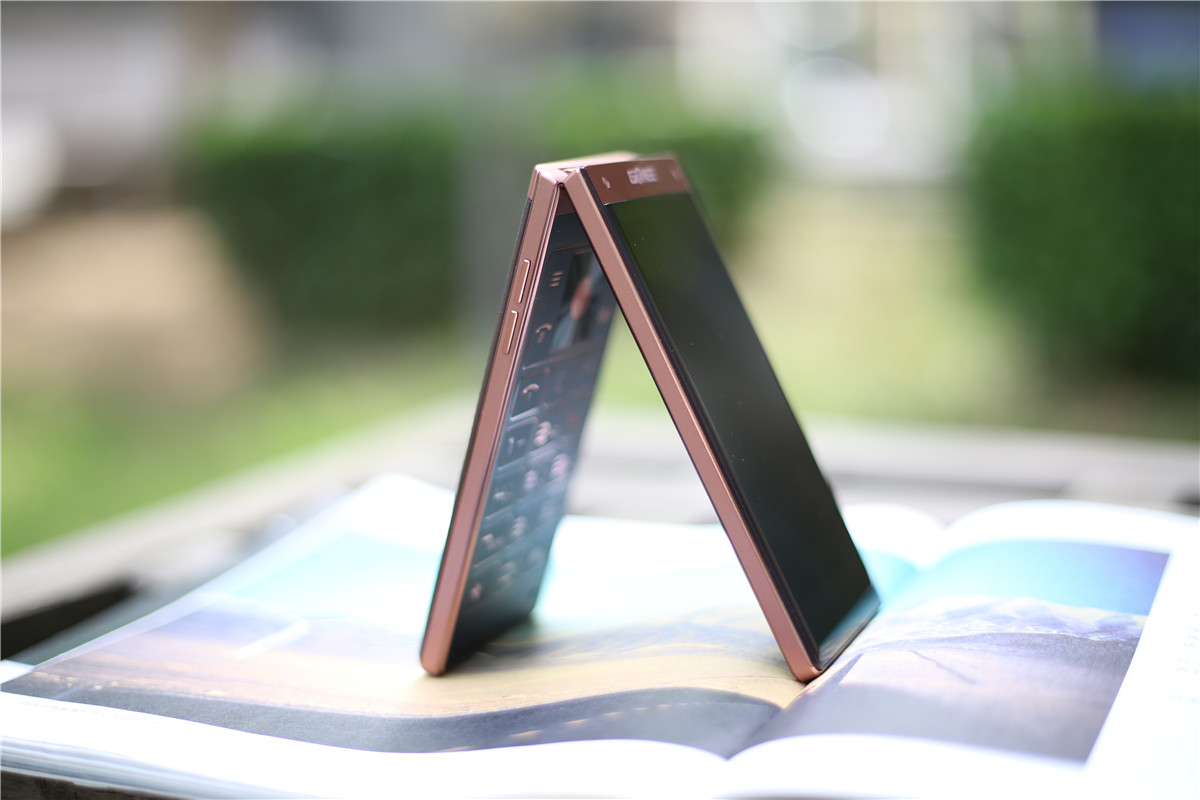 金立w2017翻盖手机价格,金立翻盖手机与三星哪个好