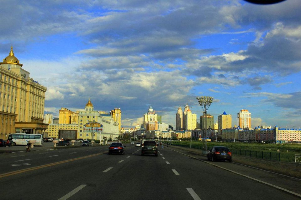 为了看一场正宗俄罗斯热舞表演，我们千里迢迢地来到了满洲里