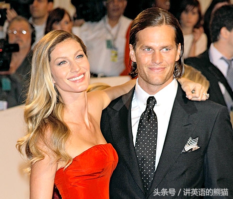 橄榄球精彩暴力瞬间美式四分卫,美国橄榄球著名四分卫退役