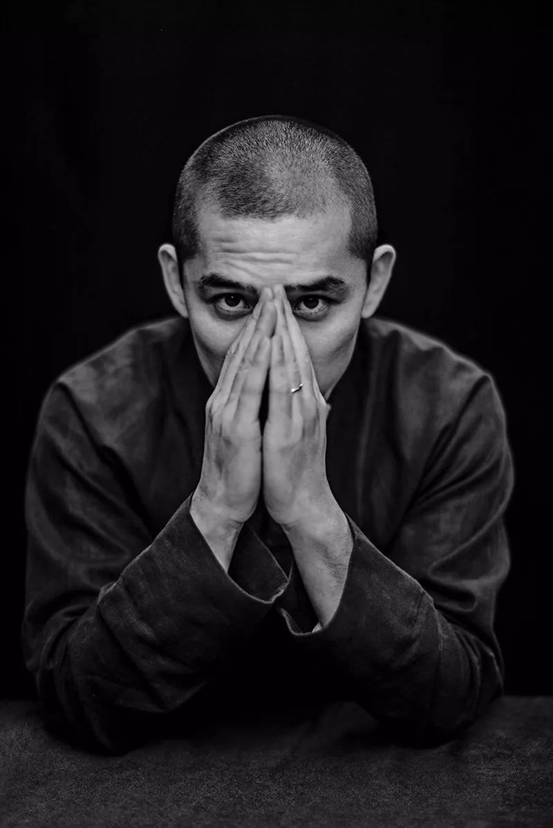 一个雕塑家所创作的球鞋是怎样做到「獒视群雄」的？