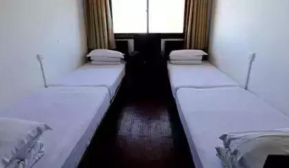 华山住宿山上过夜攻略,华山徒步上山住宿攻略