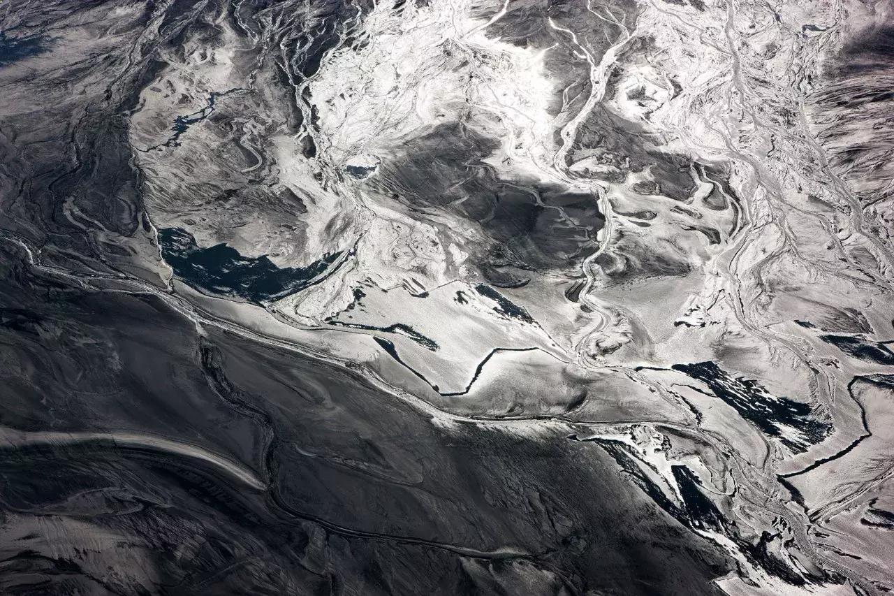 一个恐高的人,高空作业20多年,舍命拍出了最美纪录片