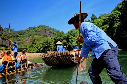 在炎炎夏日里体验寒冷的感觉,在寒风中的感受