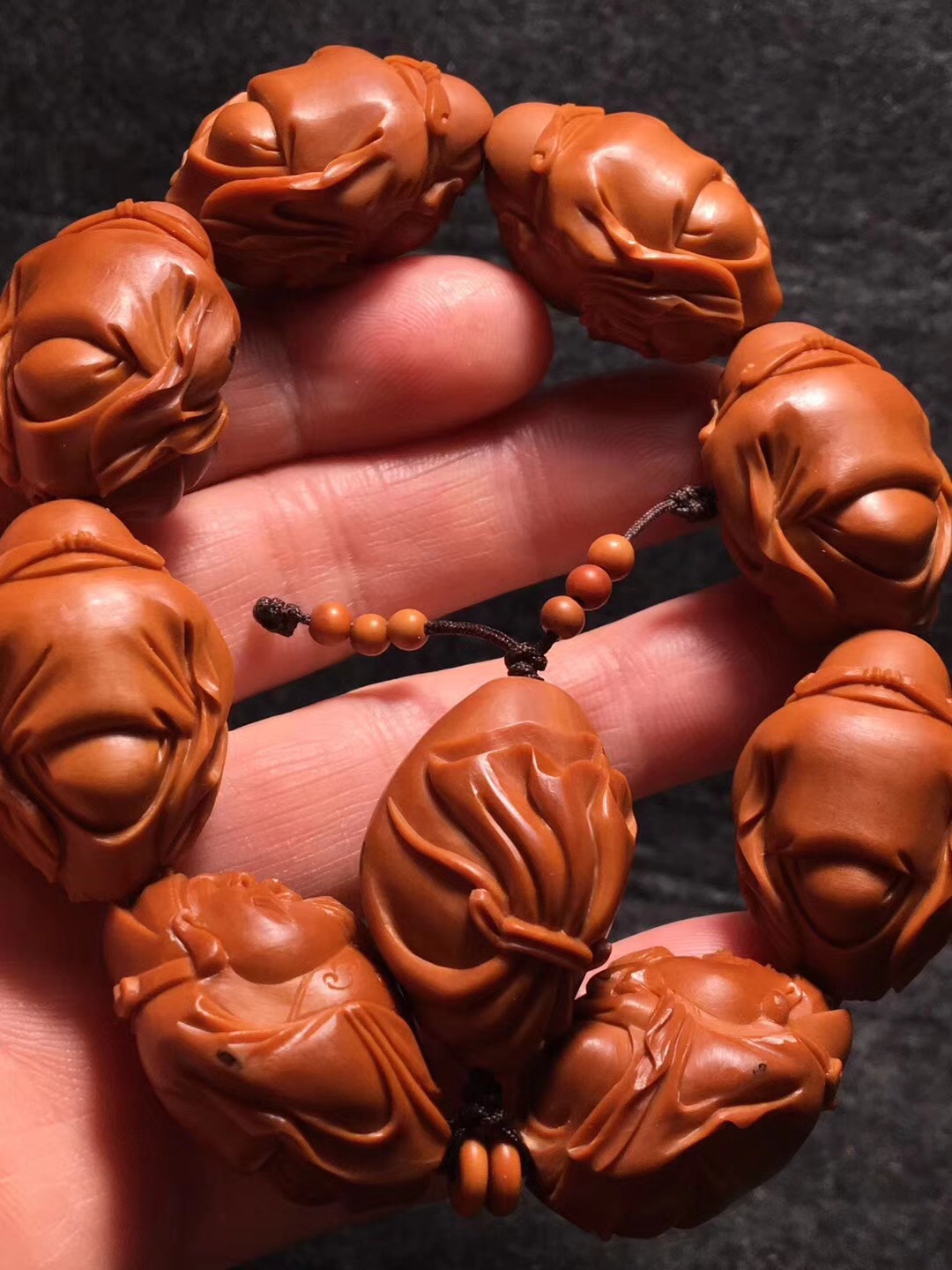 橄榄核雕的作品图片大全,橄榄核雕沈峰作品