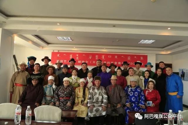 民间艺人却·都格尔发行个人CD《天籁蔚然的巴音查干》