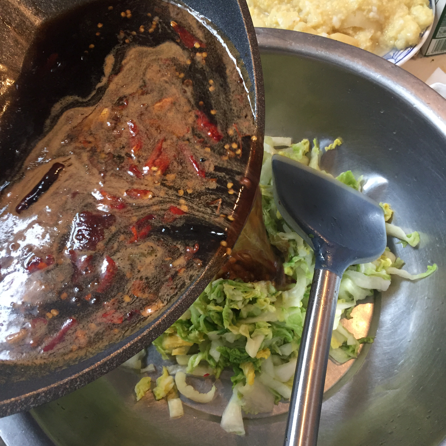 酱油腌辣椒黄瓜的做法,辣椒黄瓜咸菜教学视频