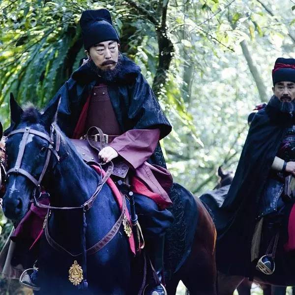 老戏骨令人折服的演技,老戏骨们的演技有多炸裂