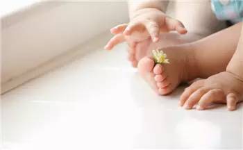 小孩哭到喘不过气最快解决办法,孩子哭的喘不过气是不是肺力不足