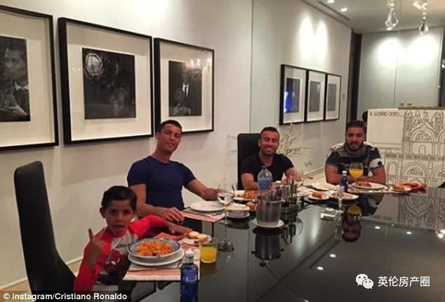 c罗在中国足球场和韩国足球场,c罗豪宅曝光