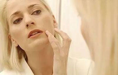 红霉素软膏12种功效可以治鼻炎,红霉素软膏的功效与主治什么病