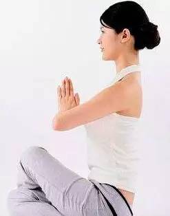 最简单的丰胸瑜伽动作,最有效的丰胸瑜伽方法