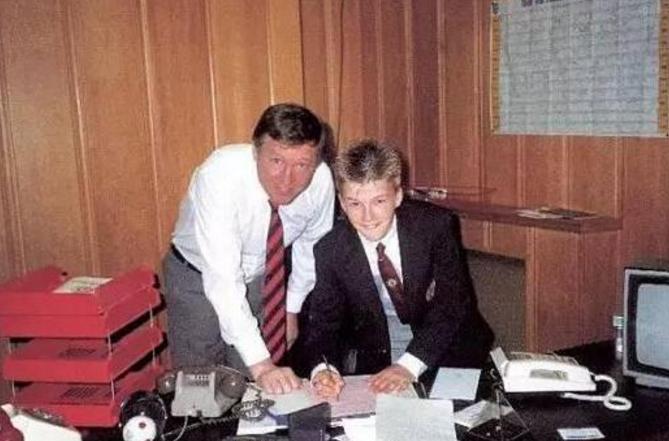 19年世界足球先生颁奖典礼,23年世界足球先生颁奖典礼