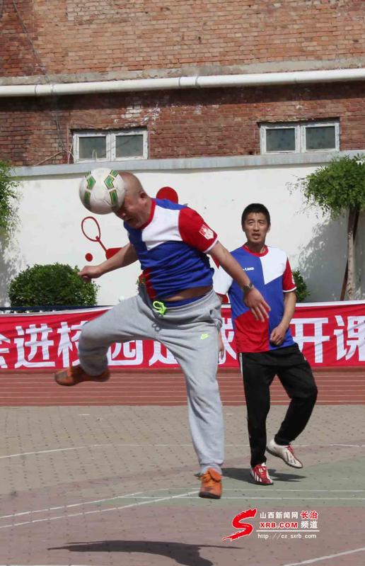 小学足球公开课热身活动,足球公开课放松活动