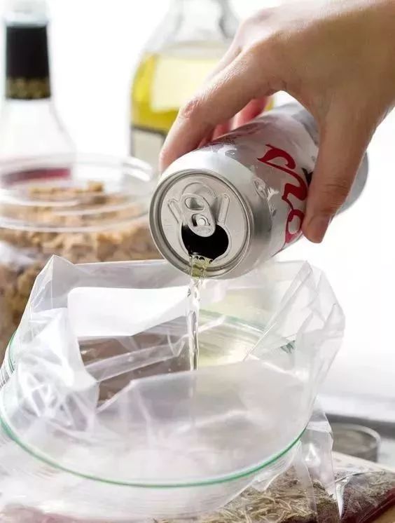 厨房油污每天用什么擦省钱,清洁厨房油污用啤酒小妙招大全