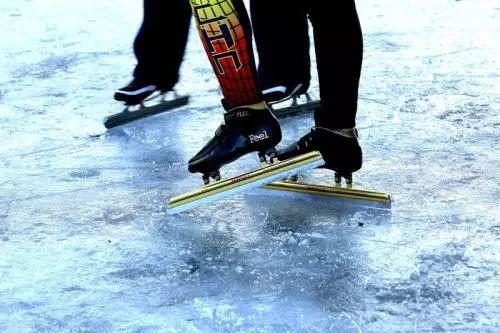 初学滑冰怎么选冰鞋,滑冰冰刀鞋