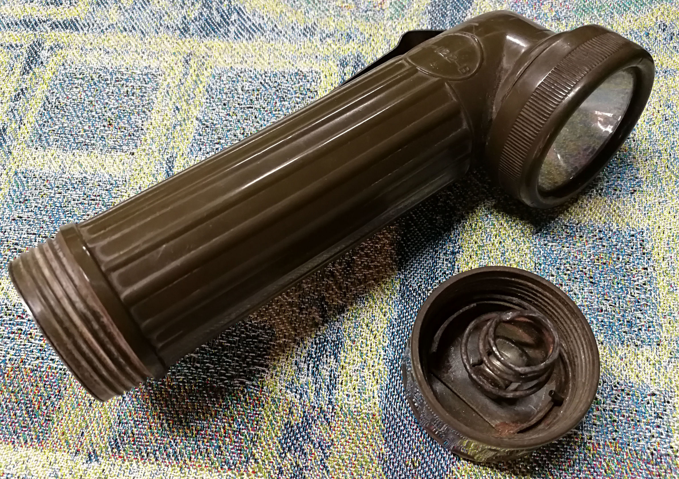 第一代手电筒图片,三大公认最好的手摇式手电筒