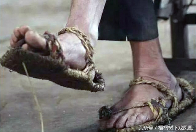 过去农村的孩子冬天穿什么,小时候农村冬天穿的鞋