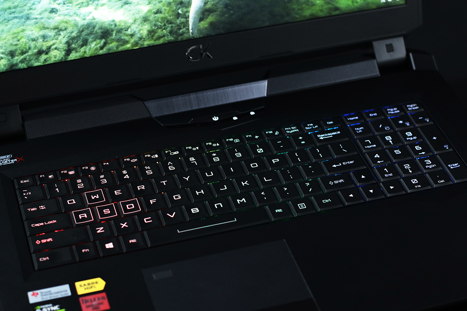 实测！i78700K处理器还能超频的笔记本