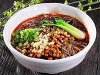 到哪里能学习到酸辣粉的技术,到小公司学创业