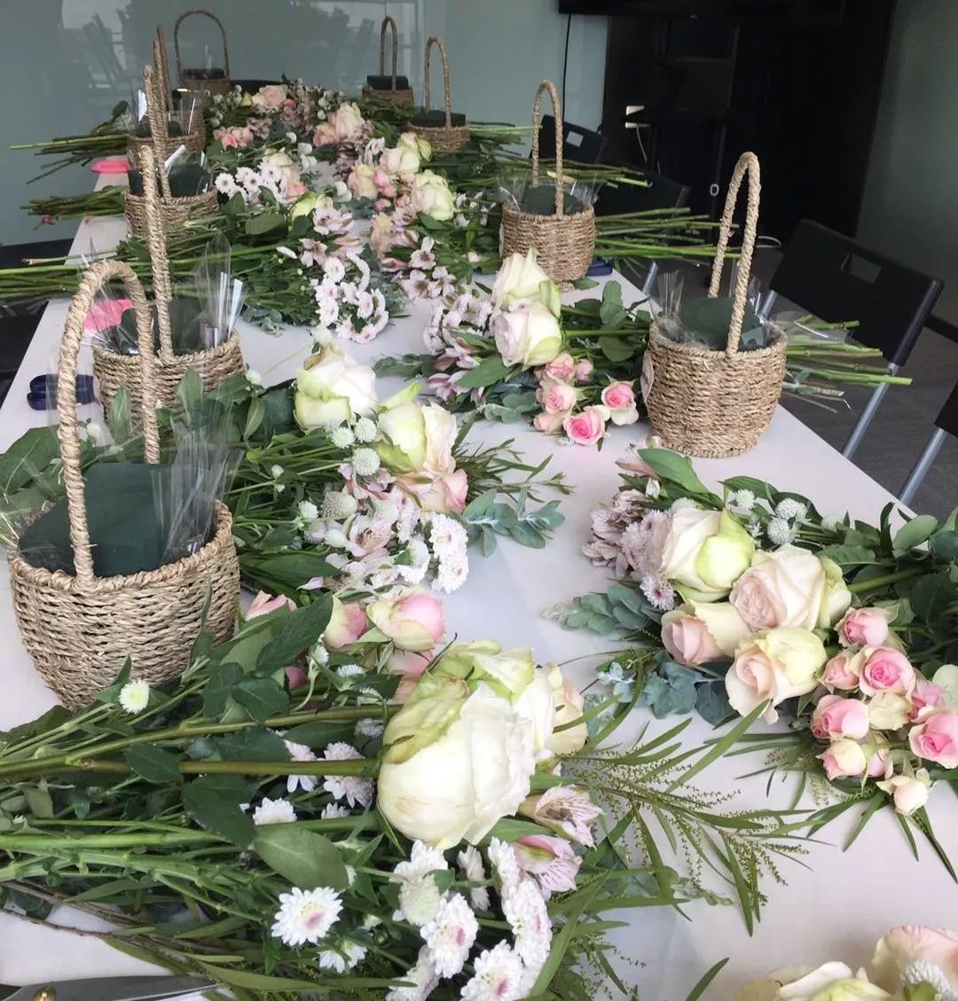 借一束花的仪式感是用心的偏爱,借一束光暖一束花