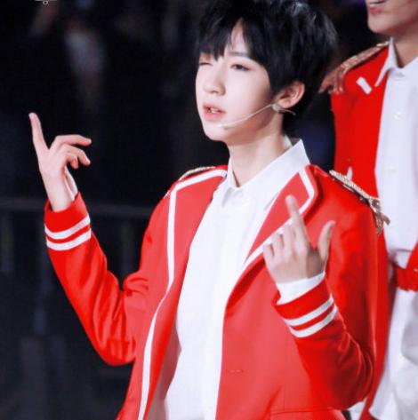 tf家族兄弟们对贺峻霖的宠爱,tf家族贺峻霖几代