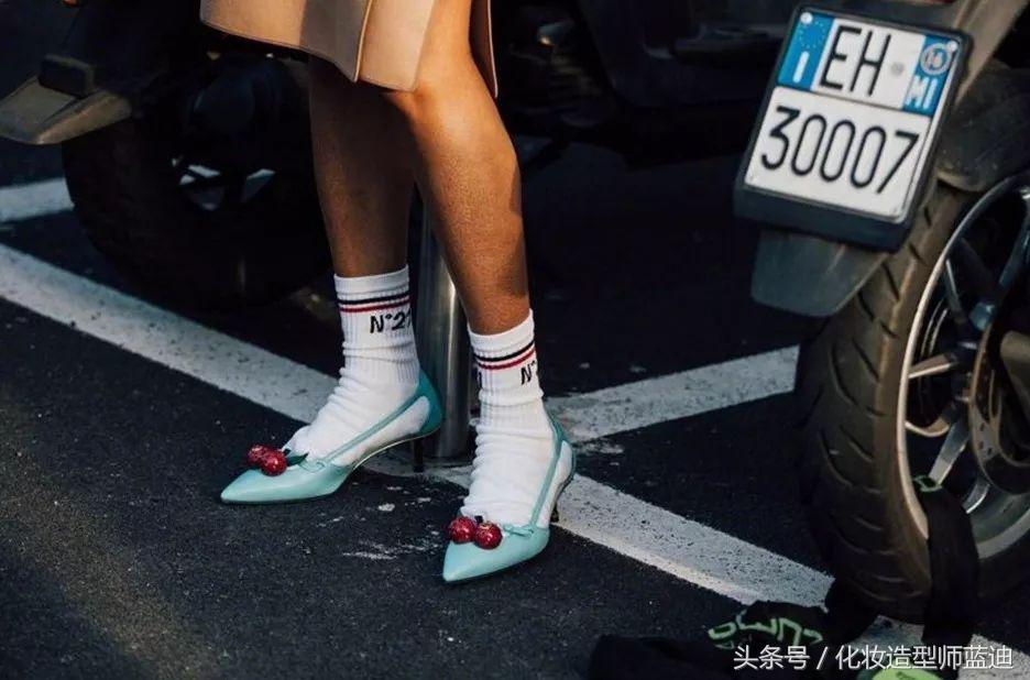 高跟鞋里面穿袜子好看吗,高跟鞋里穿什么袜子