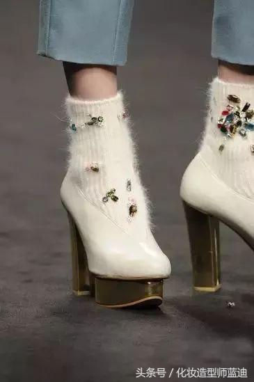 穿高跟鞋穿什么袜子都好看,高跟鞋里穿袜子