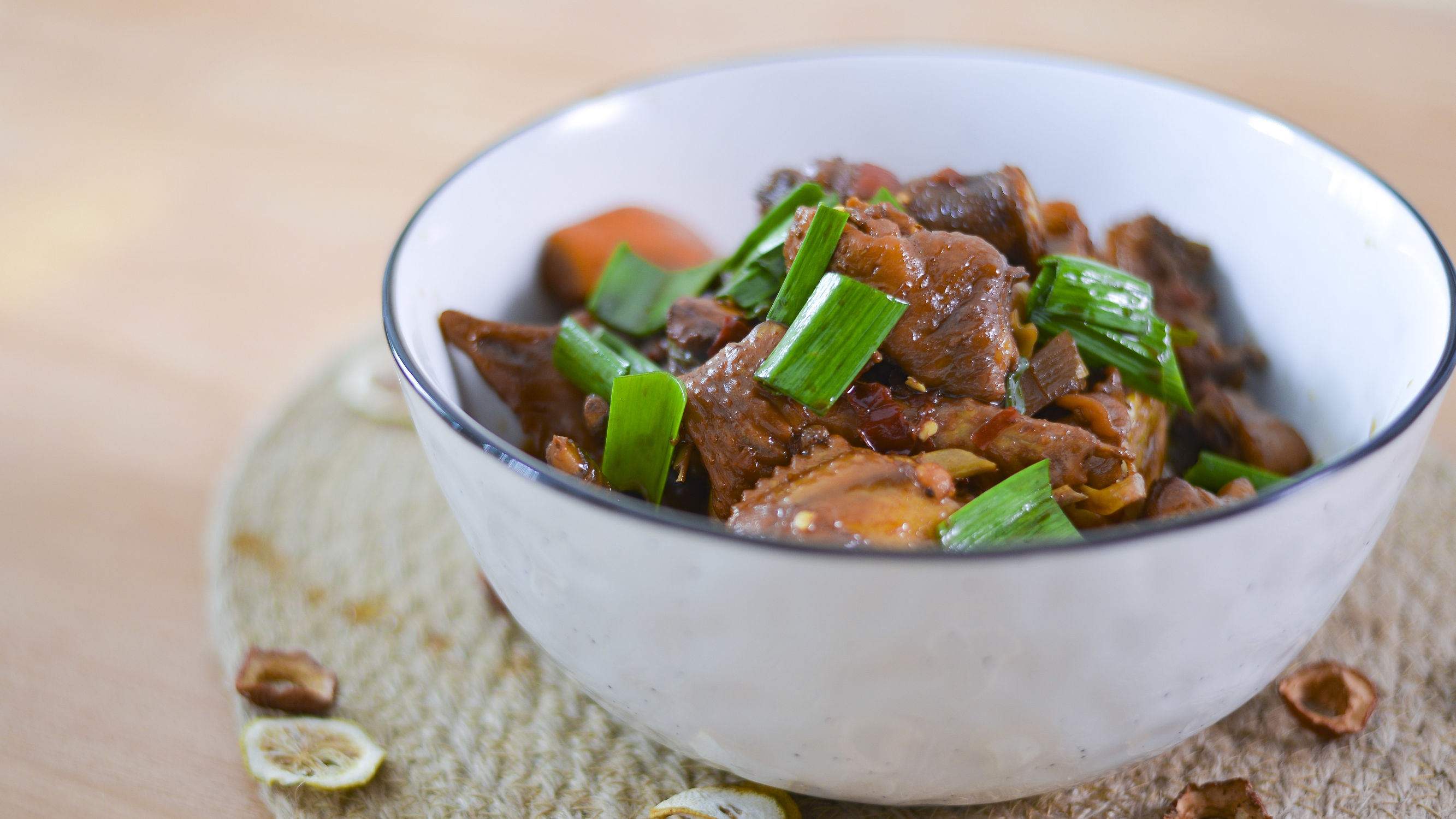 炒出来的鸡肉有腥味是为什么,红烧鸡肉如何不柴