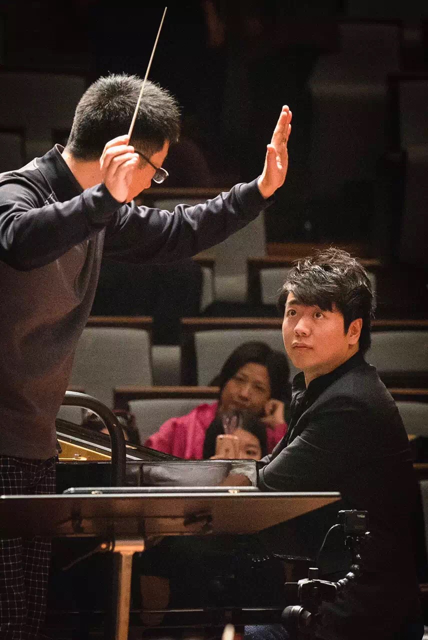 钢琴家郎朗弹的中国名曲,钢琴演奏家郎朗的演奏视频