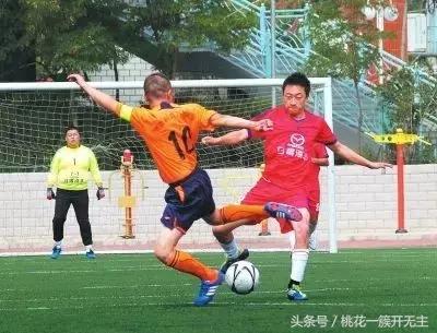 足球如何摆脱防守球员,如何做到强硬的防守足球