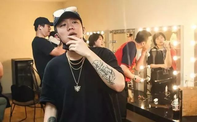 他不仅出轨李小璐，其专辑还被指低俗不健康