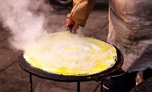 为了养蛙失去女友，这位男子痴迷宠物蛙十年花了近百万｜金融拾趣