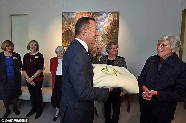 小公主生日收64国礼物,猜猜中国送了啥?