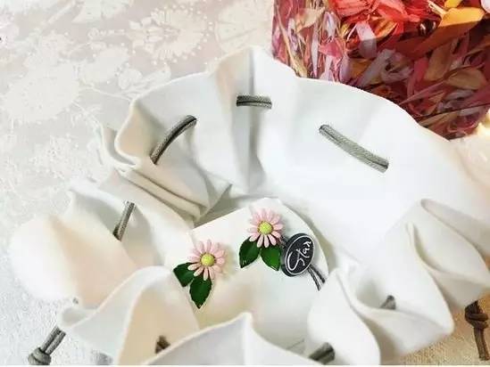 这些百元级的日韩饰品,IU、高俊熙、石原里美都在爱