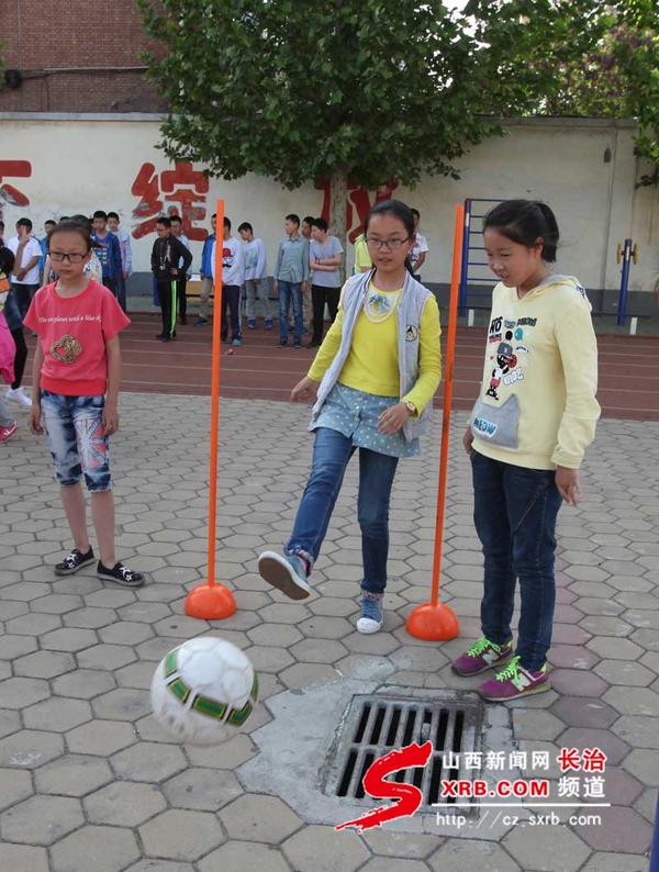 小学足球公开课热身活动,足球公开课放松活动