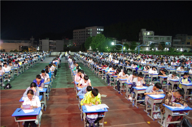 贵州一高中太会“玩”：操场除了可以做操打球原来还能做这个