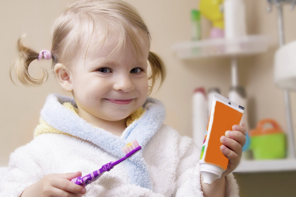 嘴巴变成香肠嘴怎么回事,宝宝上火变成香肠嘴视频