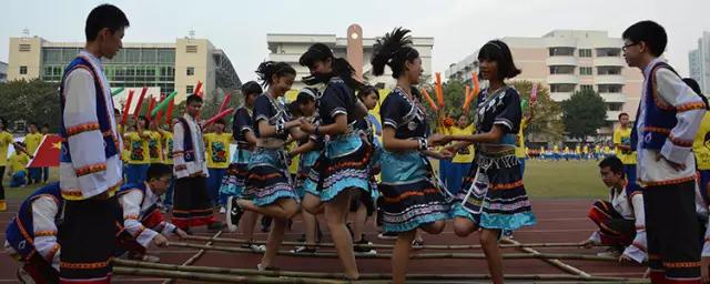 广州寄宿初中学校学费一览表,广州最贵小学学费排行榜